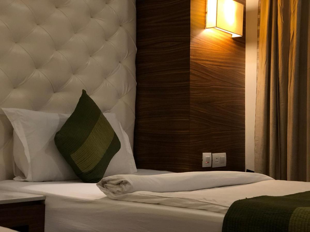 Hotel Ivory 32 Ню Делхи Екстериор снимка