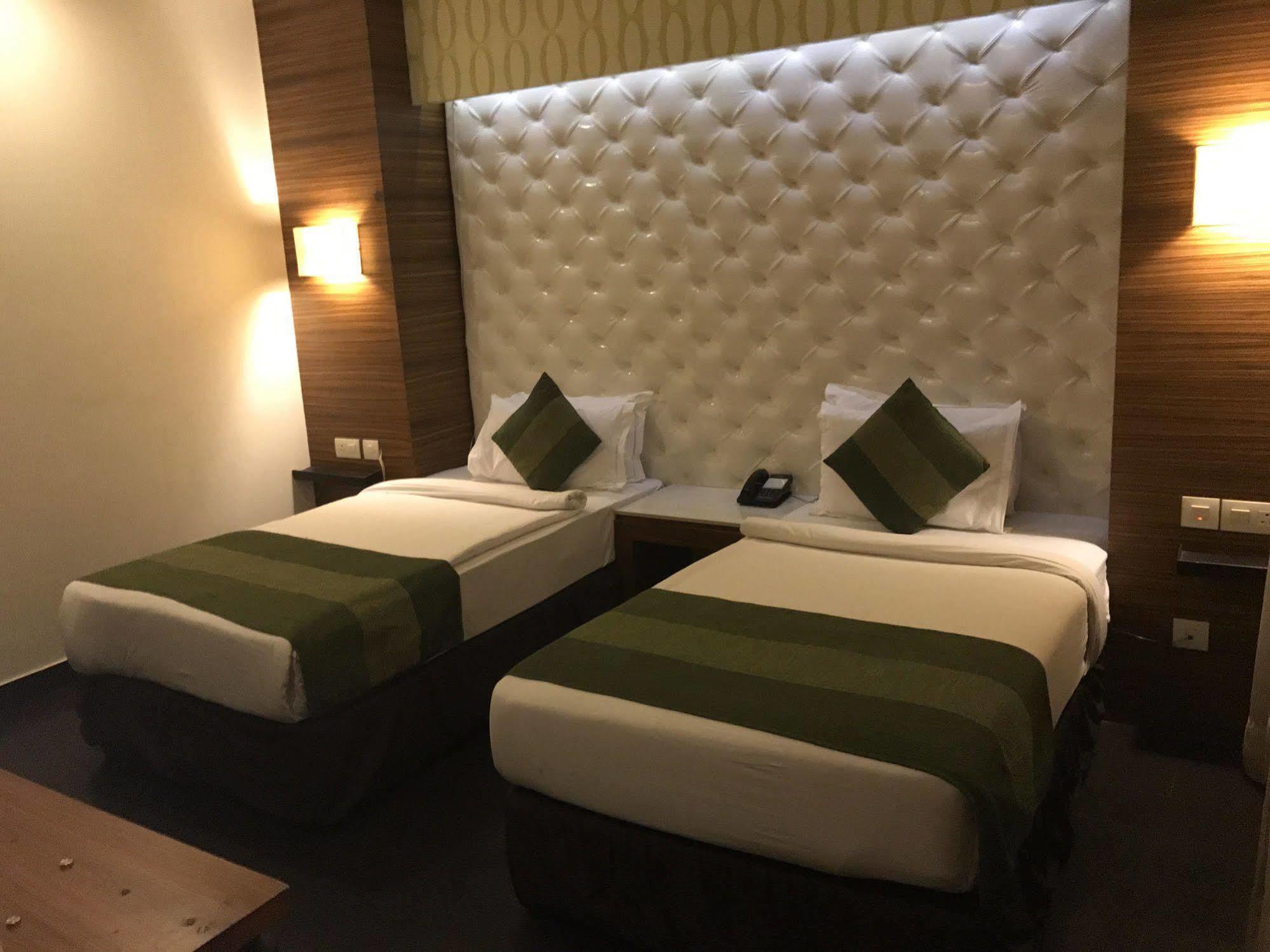 Hotel Ivory 32 Ню Делхи Екстериор снимка