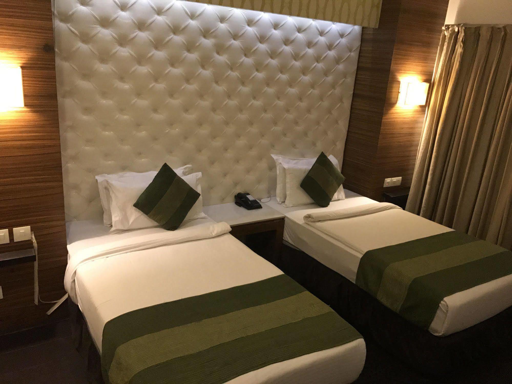 Hotel Ivory 32 Ню Делхи Екстериор снимка