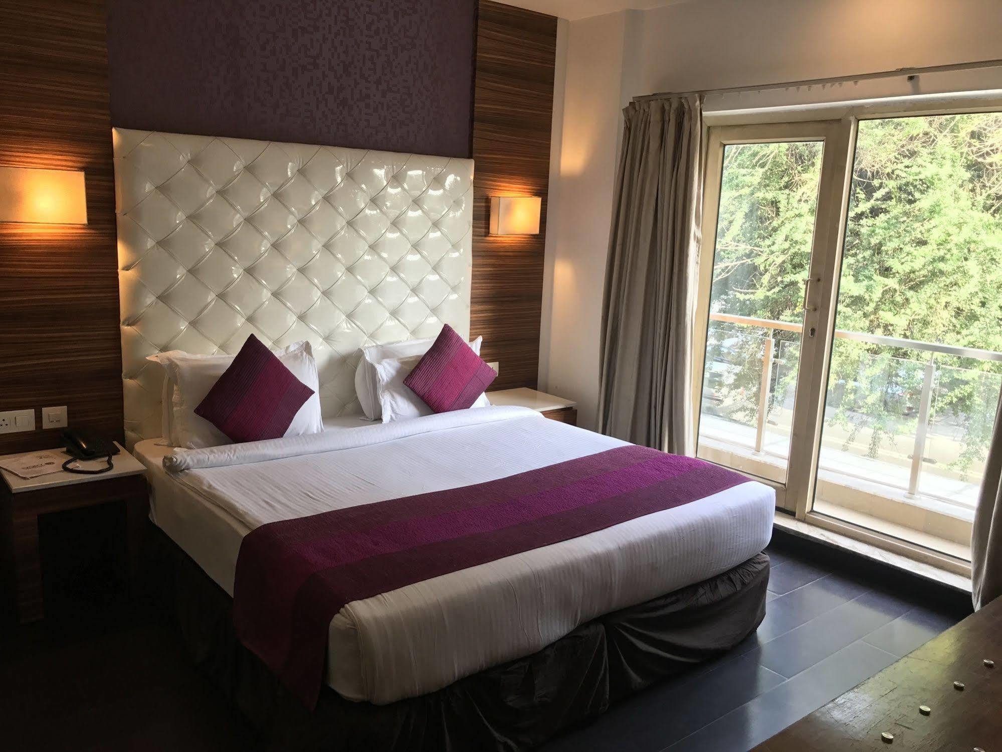 Hotel Ivory 32 Ню Делхи Екстериор снимка
