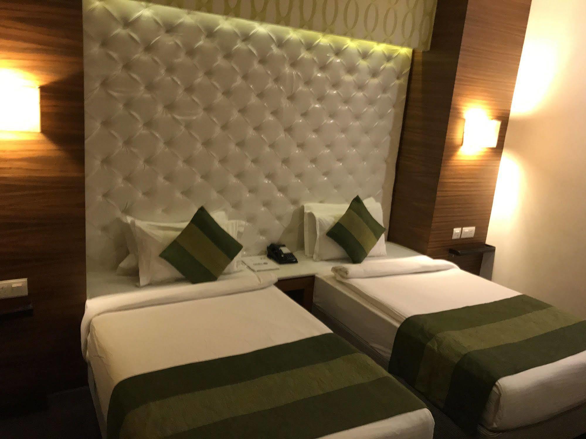 Hotel Ivory 32 Ню Делхи Екстериор снимка